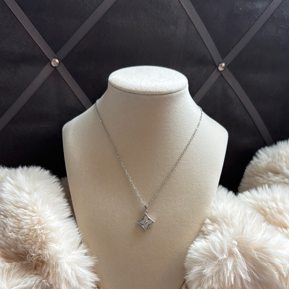 Elegant Silver Necklace with Diamond Pendant Stainless Steel